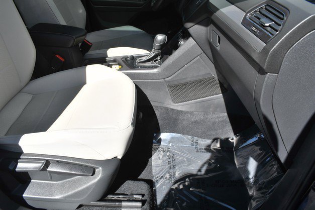 Used 2021 Volkswagen Tiguan SEL AWD/4WD image 26