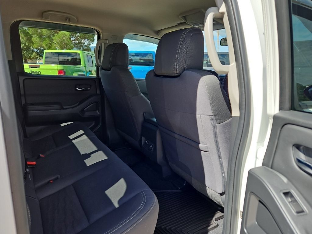 Used 2024 Nissan Frontier SV w/ SV Convenience Package RWD image 25