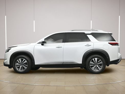 Certified 2025 Nissan Pathfinder SL FWD image 30