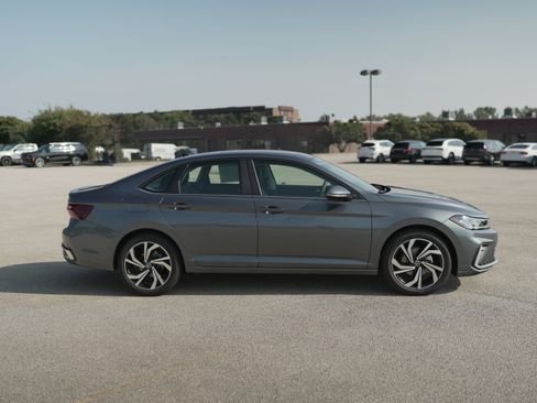 New 2025 Volkswagen Jetta SEL image 9
