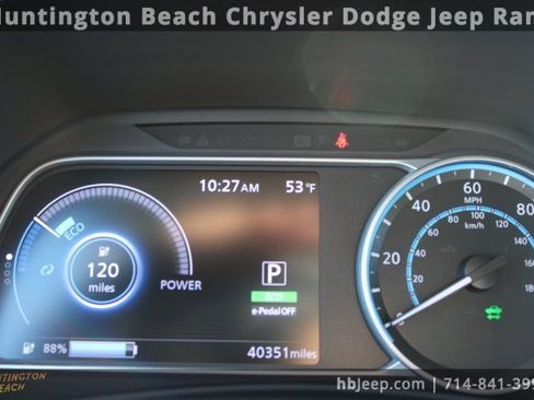 Used 2022 Nissan Leaf SV image 18