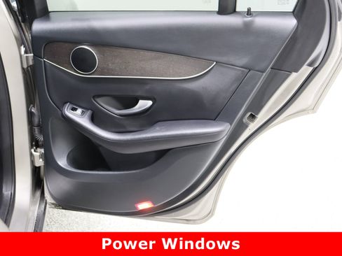 Used 2020 Mercedes-Benz GLC 300 4MATIC image 36