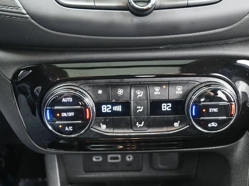 Certified 2023 Buick Encore GX Essence w/ Experience Buick Package FWD image 17