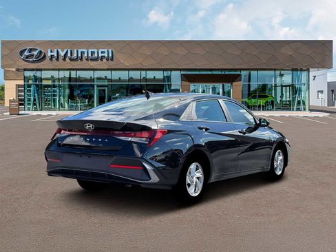 New 2026 Hyundai Elantra SE image 7