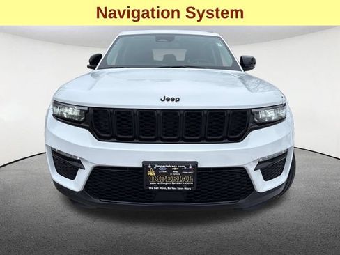 Used 2023 Jeep Grand Cherokee Limited w/ Black Appearance Package AWD/4WD image 4