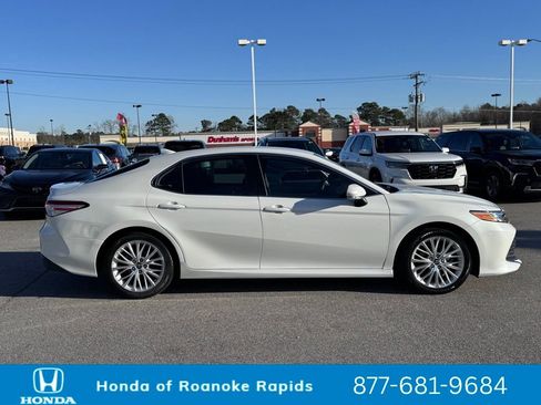 Used 2019 Toyota Camry XLE image 6
