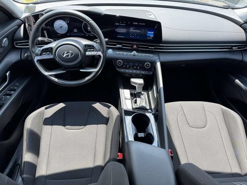 Used 2023 Hyundai Elantra SEL w/ Convenience Package FWD image 12