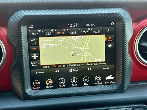 Used 2021 Jeep Gladiator Rubicon AWD/4WD image 11