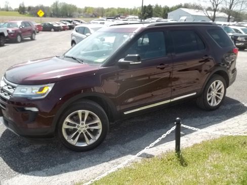 Used 2018 Ford Explorer XLT w/ Equipment Group 202A AWD/4WD image 2