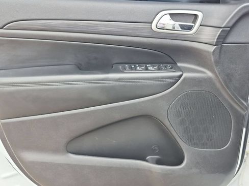 Used 2019 Jeep Grand Cherokee Altitude AWD/4WD image 14