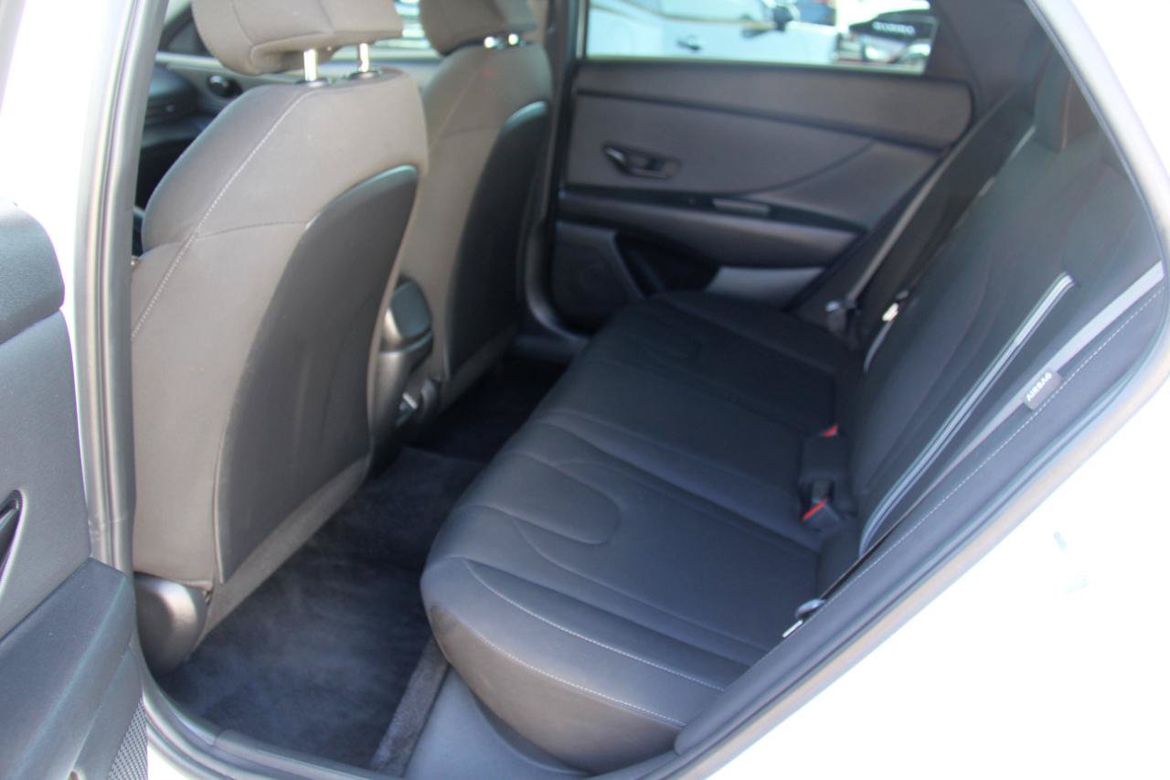 Used 2025 Hyundai Elantra Sport FWD image 23