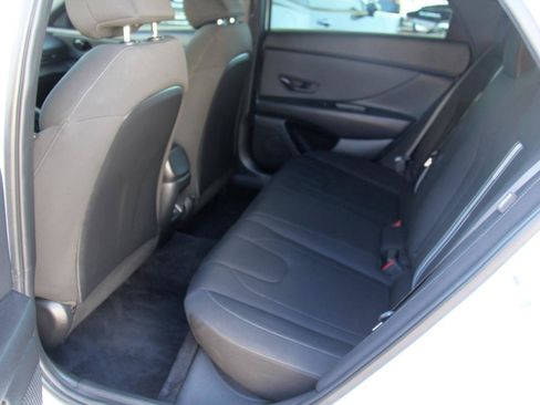 Used 2025 Hyundai Elantra Sport FWD image 23