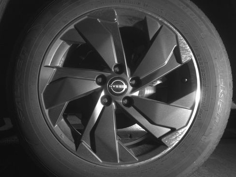 Used 2025 Nissan Rogue SV image 14