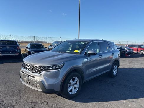 Used 2022 Kia Sorento LX image 7