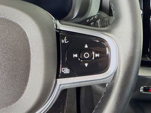 Used 2025 Volvo XC60 B5 Plus image 15