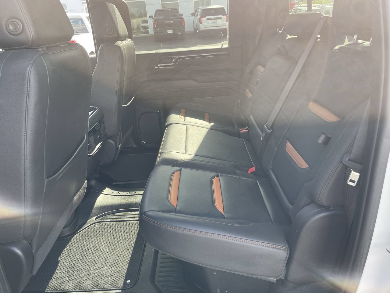 Used 2024 GMC Sierra 2500 AT4 w/ AT4 Premium Plus Package AWD/4WD image 26