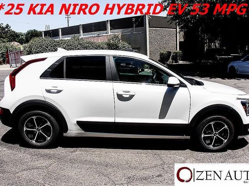 Used 2025 Kia Niro LX FWD image 5