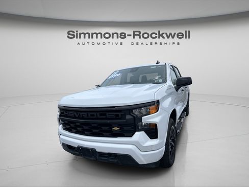 Used 2022 Chevrolet Silverado 1500 Custom image 3