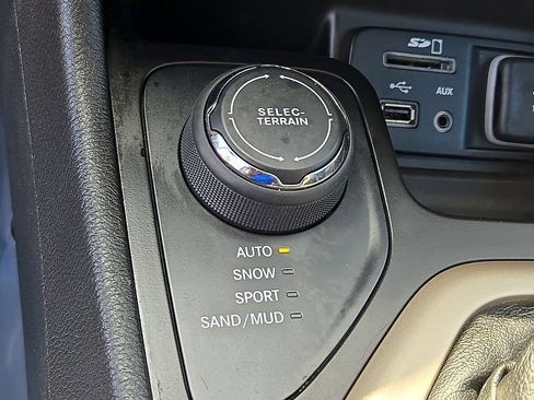 Used 2014 Jeep Cherokee Limited AWD/4WD image 25
