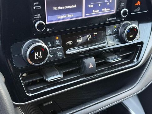 Used 2022 Toyota Highlander L image 30