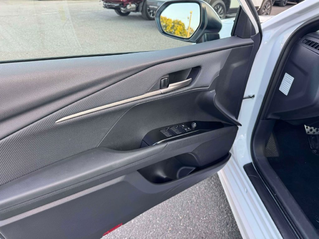 Used 2026 Toyota Camry SE FWD image 17