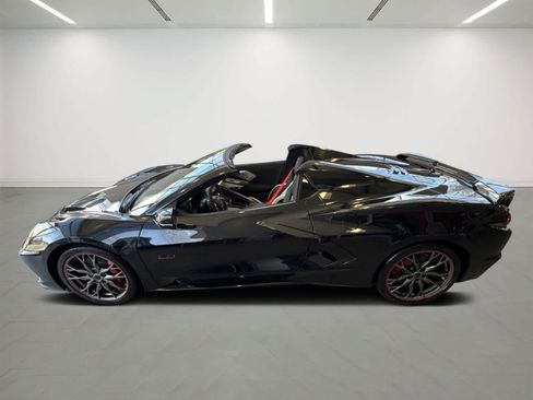 Used 2023 Chevrolet Corvette Stingray Premium Conv w/ Z51 Performance Package RWD image 2