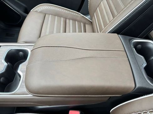 New 2026 GMC Acadia Denali Ultimate w/ LPO, Floor Liner Package AWD/4WD image 36
