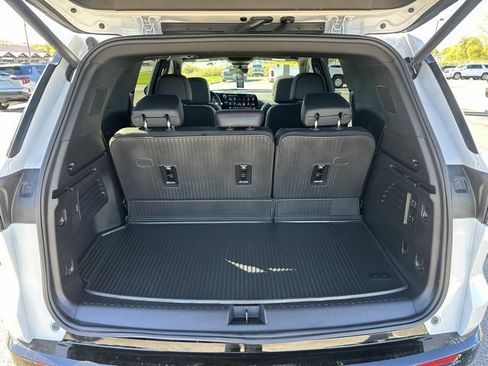 Used 2024 Chevrolet Traverse RS w/ LPO, Floor Liner Package image 20