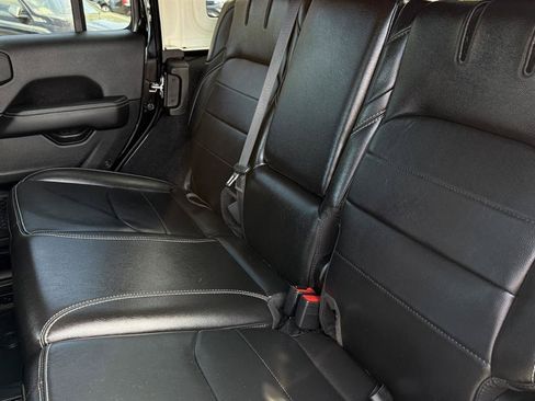 Used 2023 Jeep Wrangler Unlimited Sahara w/ Cold Weather Group AWD/4WD image 33
