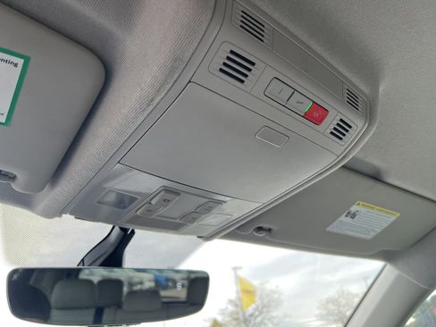 Used 2021 Volkswagen Tiguan SE image 20