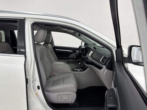 Used 2017 Toyota Highlander XLE FWD image 29