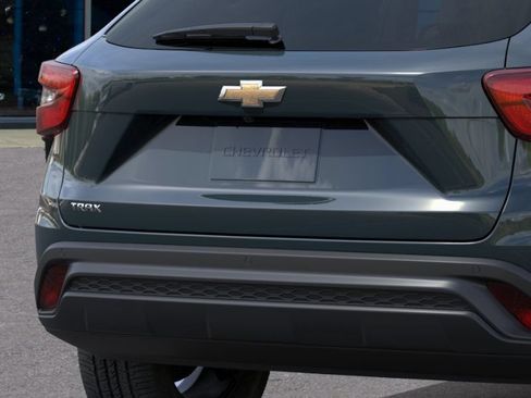New 2026 Chevrolet Trax LS w/ LS Convenience Package FWD image 14