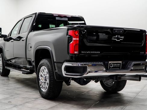 Used 2024 Chevrolet Silverado 3500 LTZ w/ LTZ Premium Package image 10
