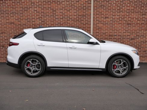Used 2023 Alfa Romeo Stelvio Ti image 26