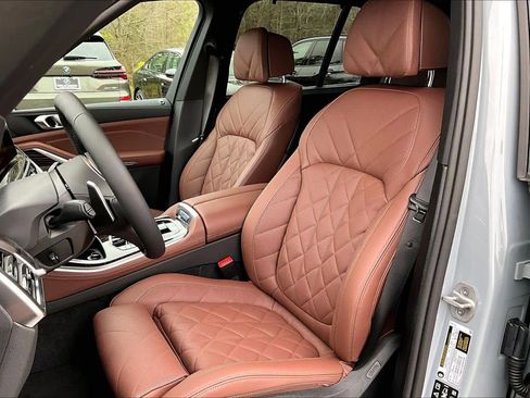 Used 2026 BMW X5 xDrive40i w/ Executive Package image 7