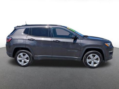 Used 2020 Jeep Compass Latitude w/ Cold Weather Group AWD/4WD image 2