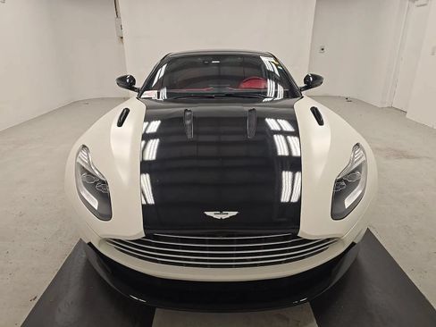 Used 2017 Aston Martin DB11 V12 RWD image 8