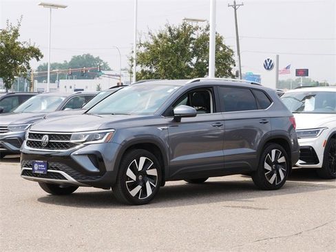 Certified 2024 Volkswagen Taos SEL image 3