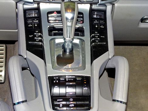 Used 2014 Porsche Cayenne GTS image 25