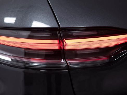 Certified 2025 Porsche Macan image 36