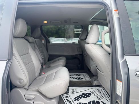 Used 2018 Toyota Sienna XLE FWD image 55