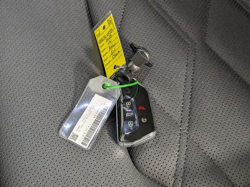 Used 2025 Volkswagen Atlas SE image 29