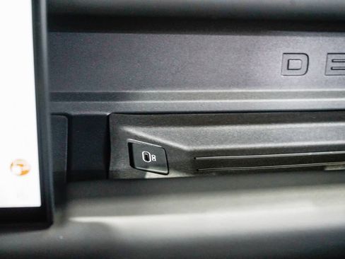 Used 2023 Land Rover Defender 110 V8 image 23