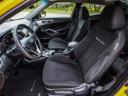 Used 2015 Hyundai Veloster FWD image 28
