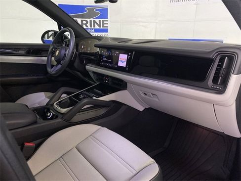 Used 2024 Porsche Cayenne S image 36