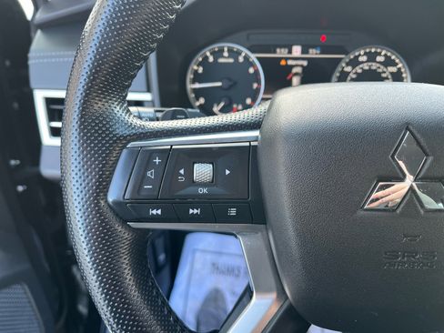 Used 2022 Mitsubishi Outlander SE image 29