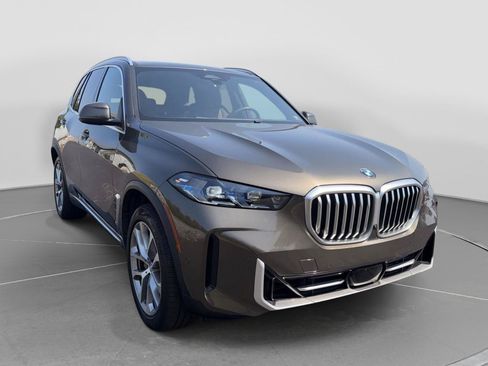 Used 2024 BMW X5 xDrive40i w/ Premium Package AWD/4WD image 4
