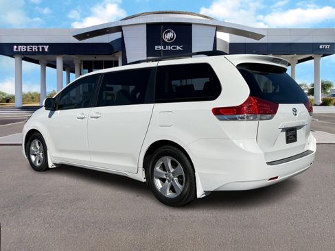 Used 2014 Toyota Sienna LE image 6