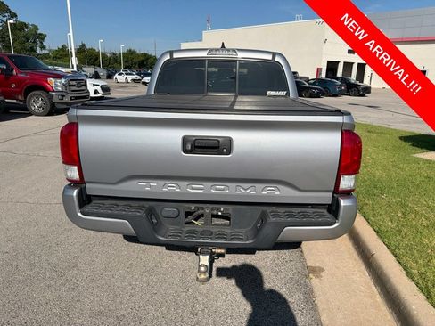 Used 2017 Toyota Tacoma SR w/ SR Convenience Package RWD image 5