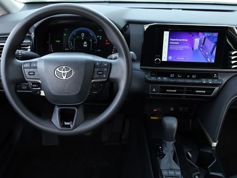 Used 2025 Toyota Camry LE image 12